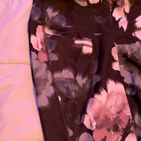 Old Navy Active Leggings - Picture 2 of 4